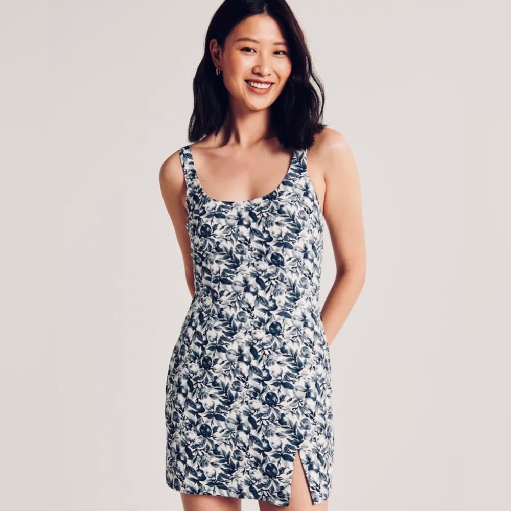 Abercrombie & Fitch Printed Blue and White Mini Dress Size Large